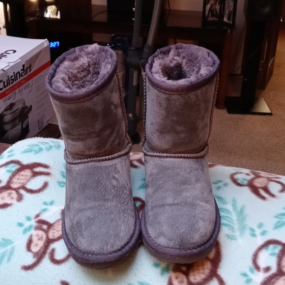 Girls Gray Lamb Boots - Picture 1 of 1